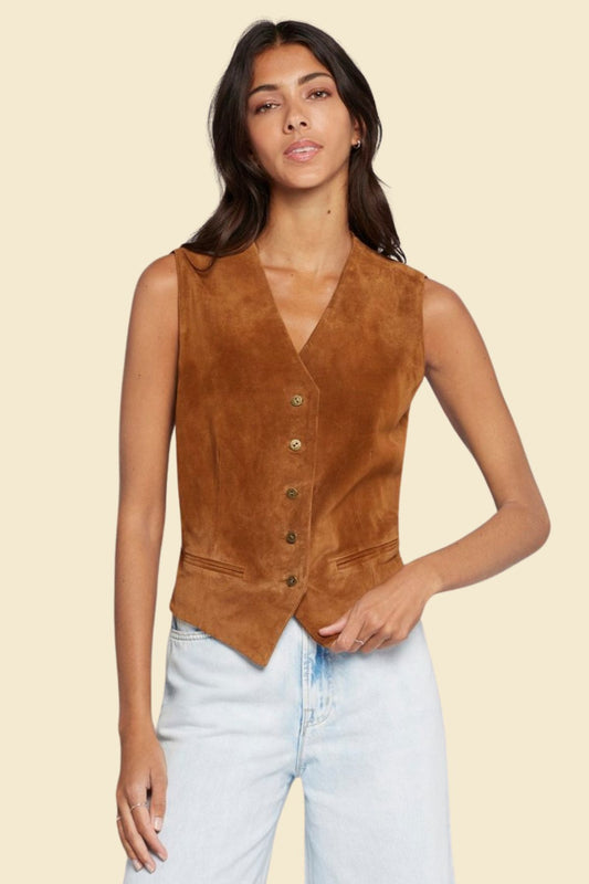 Women’s leather vest in brown suede with soft lining and casual western fit.