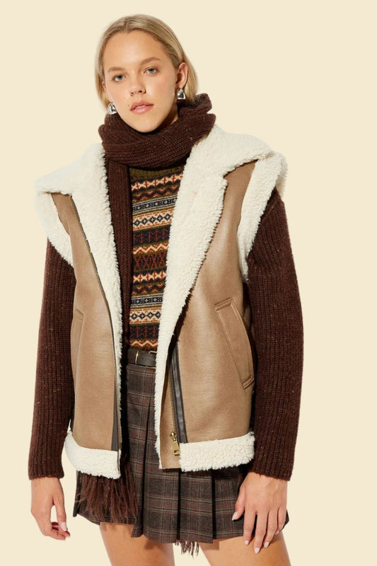 Women’s vest made from lambskin leather with soft faux fur lining.